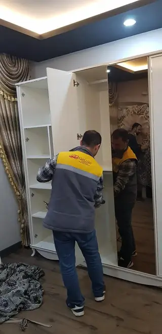 Ekibimiz gardırop kuruyor